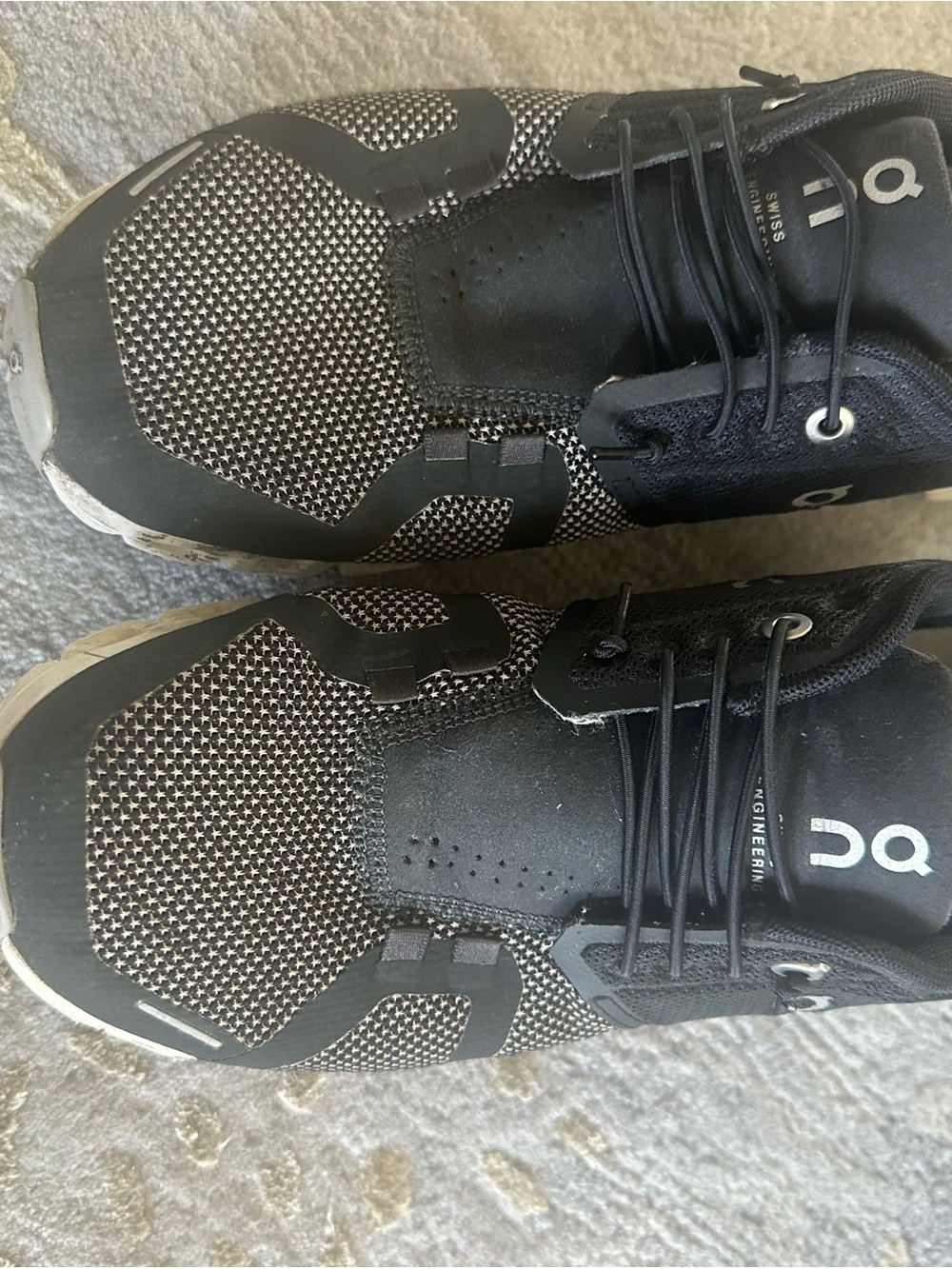 On Running Cloud women’s Running Shoes — Black/White